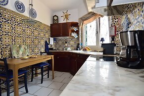 Villacasatulipa-sleeps4-garden-pool-bbq-ac