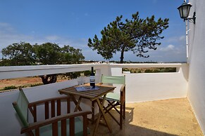 Villacasatulipa-sleeps4-garden-pool-bbq-ac