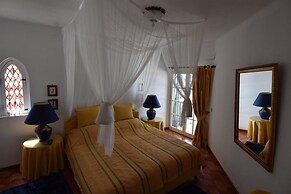 Villacasatulipa-sleeps4-garden-pool-bbq-ac