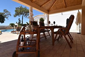 Villacasatulipa-sleeps4-garden-pool-bbq-ac