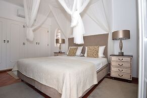Villacasatulipa-sleeps4-garden-pool-bbq-ac