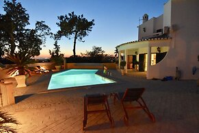 Villacasatulipa-sleeps4-garden-pool-bbq-ac