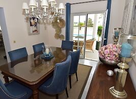 Villacasatulipa-sleeps4-garden-pool-bbq-ac