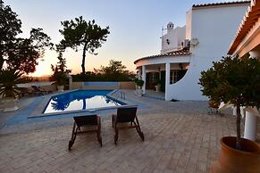 Villacasatulipa-sleeps4-garden-pool-bbq-ac