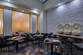 La Paloma Blanca Hotel