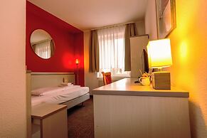Hessenland Hotel by Stay Awesome