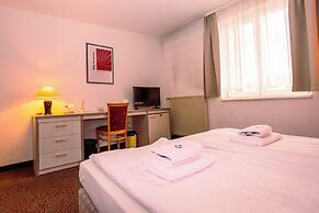 Hessenland Hotel by Stay Awesome