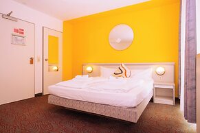 Hessenland Hotel by Stay Awesome