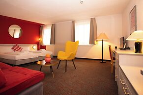 Hessenland Hotel by Stay Awesome