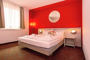 Hessenland Hotel by Stay Awesome