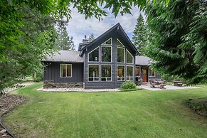 Slice Of Heaven 3 Bedroom Home by NW Comfy Cabins by RedAwning