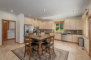 Slice Of Heaven 3 Bedroom Home by NW Comfy Cabins by RedAwning