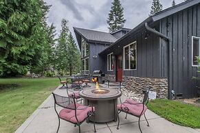 Slice Of Heaven 3 Bedroom Home by NW Comfy Cabins by RedAwning