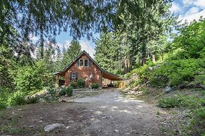 Raven Haven Lodge 2 Bedroom Home by RedAwning