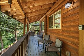 Raven Haven Lodge 2 Bedroom Home by RedAwning