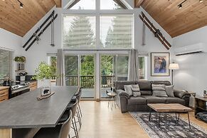 Raven Haven Lodge 2 Bedroom Home by RedAwning