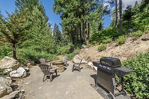 Raven Haven Lodge 2 Bedroom Home by RedAwning