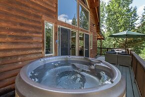 Raven Haven Lodge 2 Bedroom Home by RedAwning