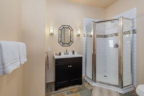 Lazy Bear Lodge 3 Bedroom Home by NW Comfy Cabins by RedAwning