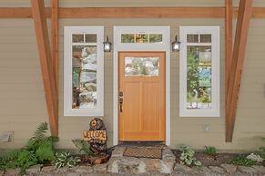 Lazy Bear Lodge 3 Bedroom Home by NW Comfy Cabins by RedAwning