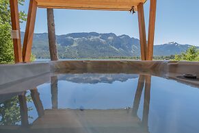 Lazy Bear Lodge 3 Bedroom Home by NW Comfy Cabins by RedAwning