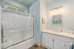 Lazy Bear Lodge 3 Bedroom Home by NW Comfy Cabins by RedAwning