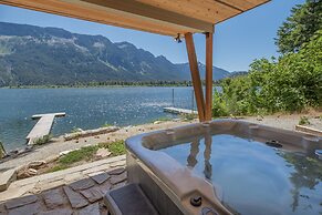 Lazy Bear Lodge 3 Bedroom Home by NW Comfy Cabins by RedAwning