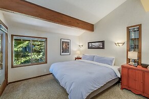 All About The Lake 4 Bedroom Home by NW Comfy Cabins by RedAwning