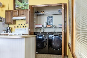 All About The Lake 4 Bedroom Home by NW Comfy Cabins by RedAwning