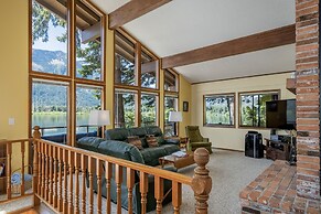 All About The Lake 4 Bedroom Home by NW Comfy Cabins by RedAwning