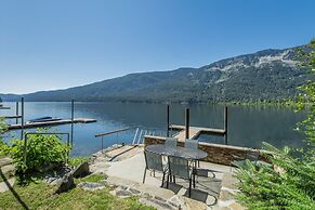 All About The Lake 4 Bedroom Home by NW Comfy Cabins by RedAwning