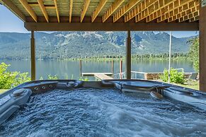 All About The Lake 4 Bedroom Home by NW Comfy Cabins by RedAwning