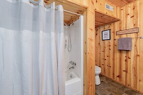 All About The Lake 4 Bedroom Home by NW Comfy Cabins by RedAwning