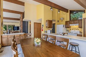 All About The Lake 4 Bedroom Home by NW Comfy Cabins by RedAwning