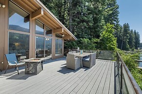 All About The Lake 4 Bedroom Home by NW Comfy Cabins by RedAwning