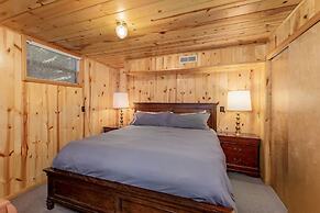 All About The Lake 4 Bedroom Home by NW Comfy Cabins by RedAwning