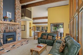 All About The Lake 4 Bedroom Home by NW Comfy Cabins by RedAwning