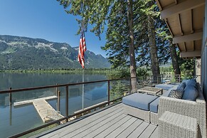 All About The Lake 4 Bedroom Home by NW Comfy Cabins by RedAwning