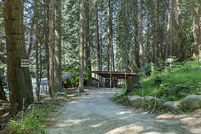 All About The Lake 4 Bedroom Home by NW Comfy Cabins by RedAwning