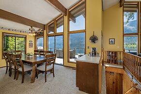 All About The Lake 4 Bedroom Home by NW Comfy Cabins by RedAwning