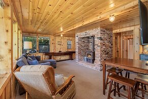 All About The Lake 4 Bedroom Home by NW Comfy Cabins by RedAwning