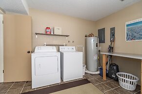 Maple Leaf Lodge 3 Bedroom Home by NW Comfy Cabins by RedAwning