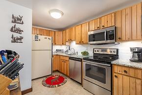 Cozy Seven Springs 1 Bedroom Deluxe Condo with Private Deck by RedAwni