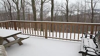 Cozy Seven Springs 1 Bedroom Deluxe Condo with Private Deck by RedAwni
