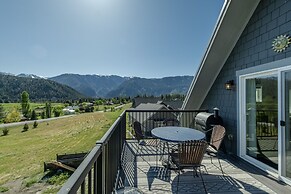 Berg Haus 1 Bedroom Home by NW Comfy Cabins by RedAwning