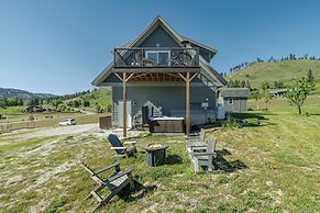 Berg Haus 1 Bedroom Home by NW Comfy Cabins by RedAwning