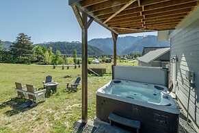 Berg Haus 1 Bedroom Home by NW Comfy Cabins by RedAwning