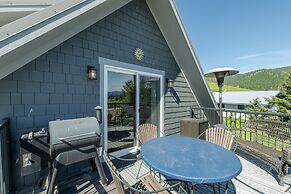 Berg Haus 1 Bedroom Home by NW Comfy Cabins by RedAwning