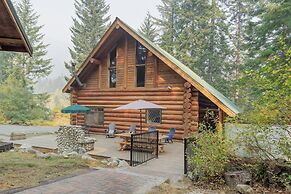 Soaring Pines Lodge 1 Bedroom Home by NW Comfy Cabins by Redawning