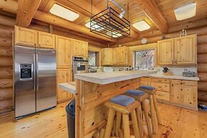 Soaring Pines Lodge 1 Bedroom Home by NW Comfy Cabins by RedAwning
